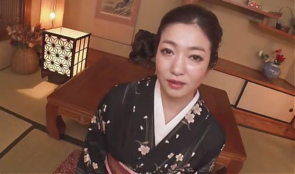 Mature Woman in Black Yukata Has Sex with Man at Hot Spring Hotel